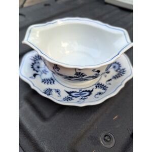 Blue Danube Gravy Boat attached Underplate  Scalloped Edge - Blue Onion Pattern